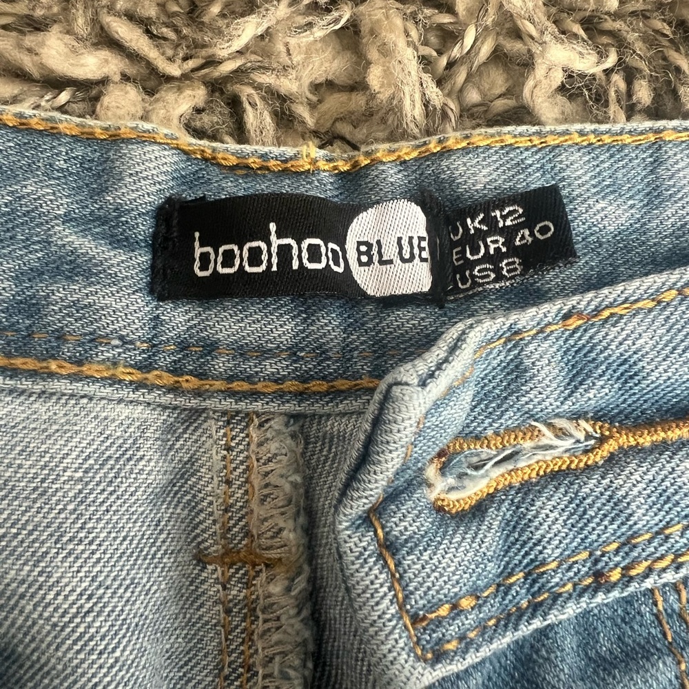 Boohoo Light Blue Distressed Boyfriend Jeans - Picture 3 of 4